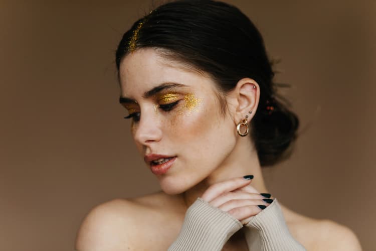5 Reasons to Choose Simple Gold Earrings for Everyday Wear